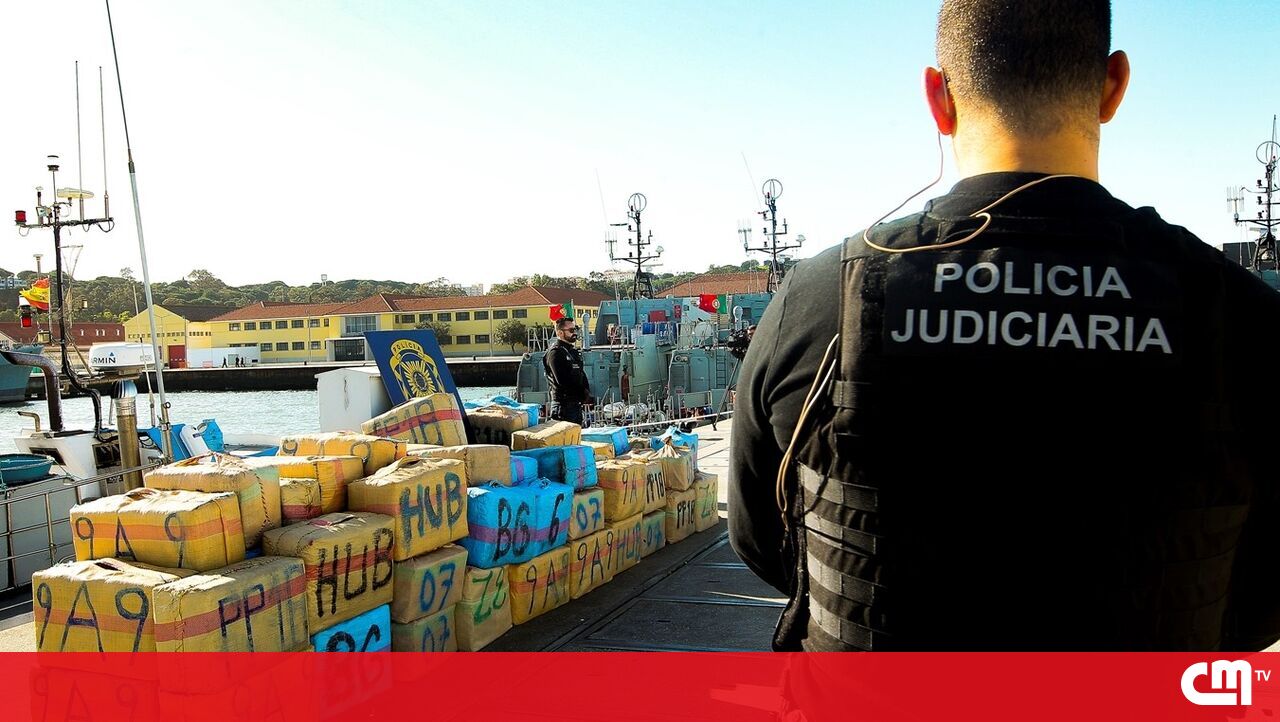 Lancha semi-rígida apreendida em Albufeira suspeita de narcotráfico
