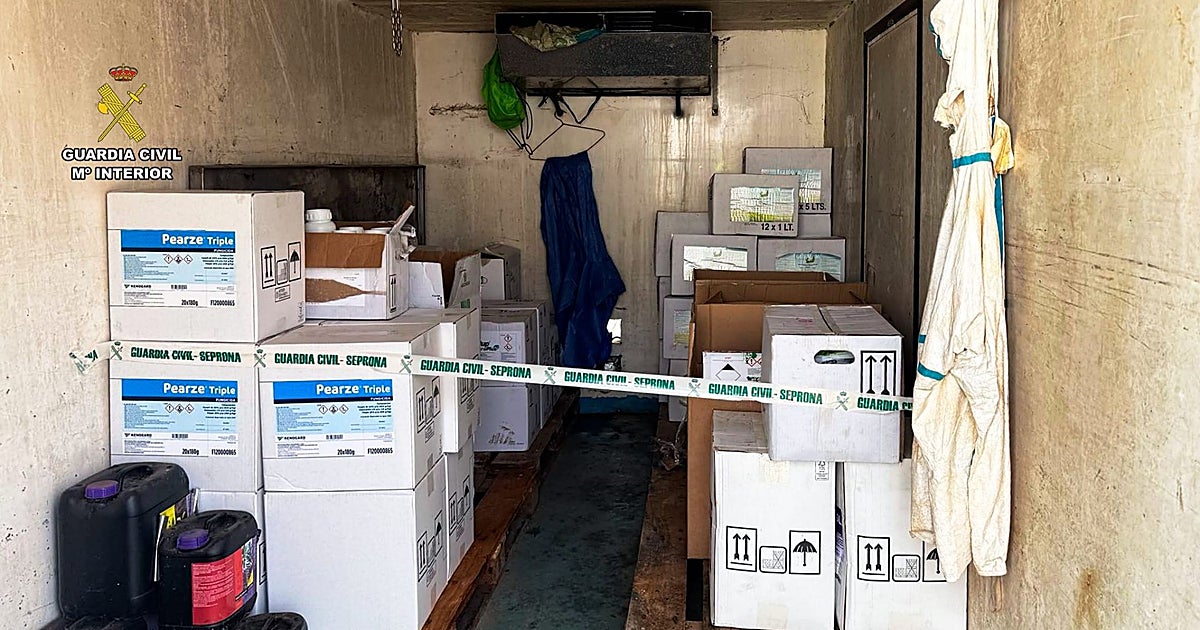 Incautan tonelada y media de pesticidas ilegales en una nave clandestina de Zas