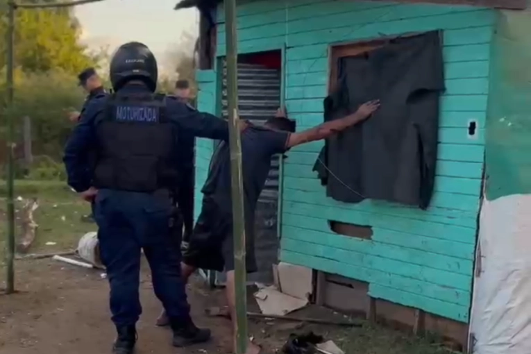 Cuatro aprehendidos en Concordia tras operativo policial con incautación de drogas y arma casera