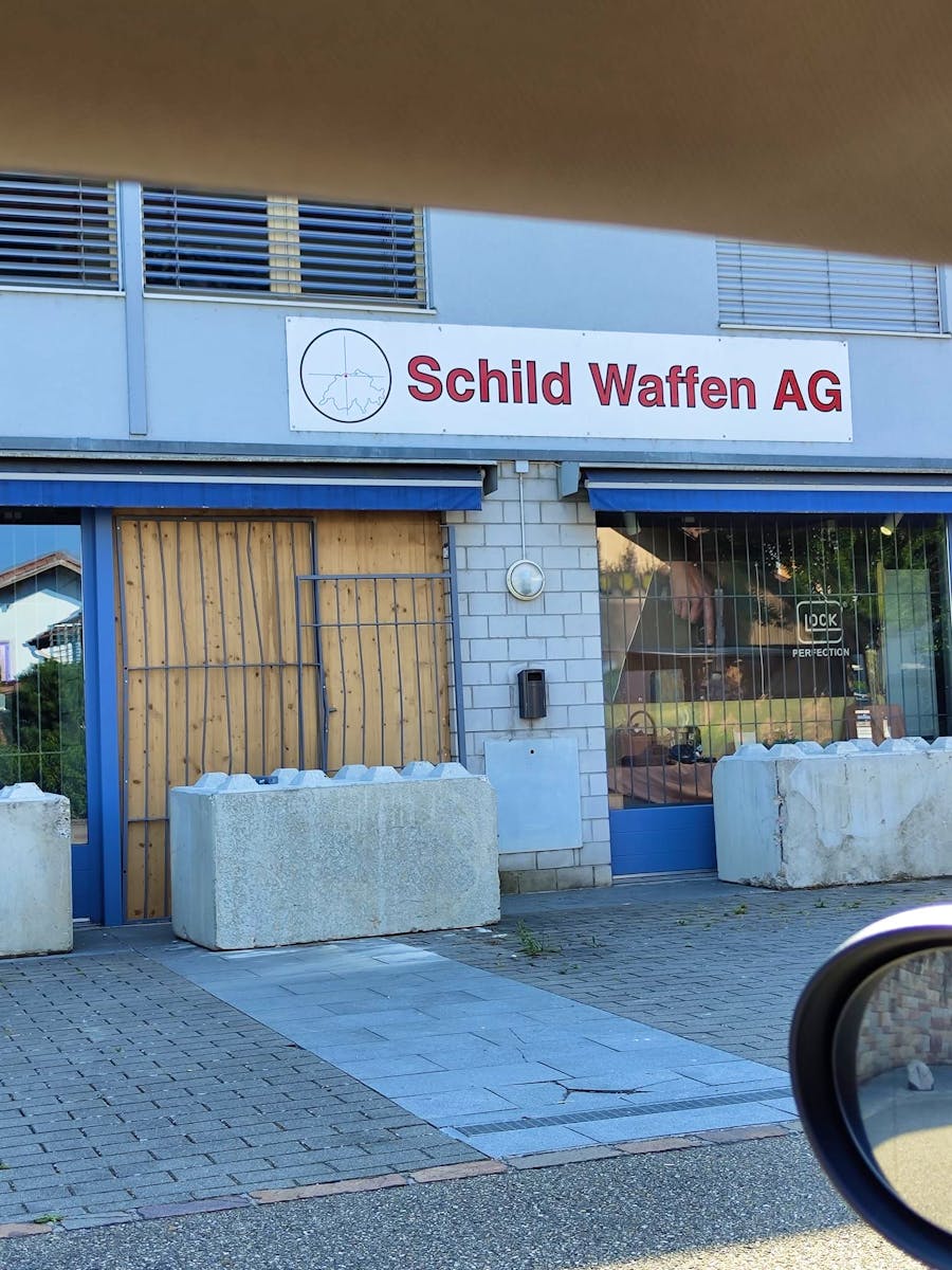 Waffengeschäft in Wallbach überfallen – Beamte bei Verhaftung verletzt