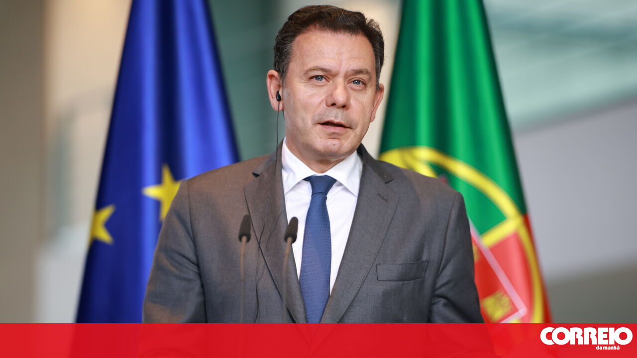 Ministério Público acusa membros de grupo neonazi de terrorismo e planeamento de atentado contra Montenegro