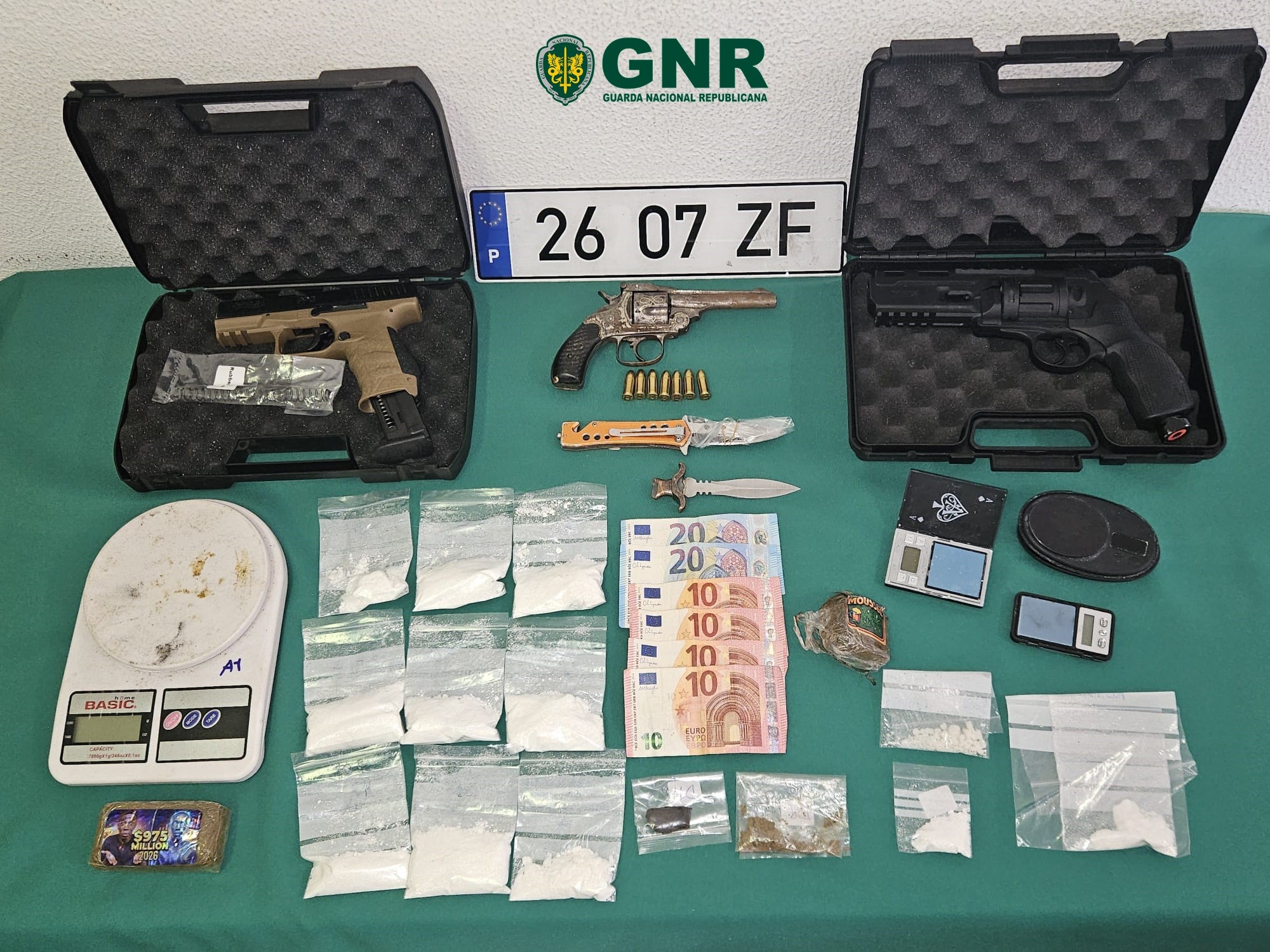 Quatro detidos em Alcobaça por tráfico de droga e posse de arma
