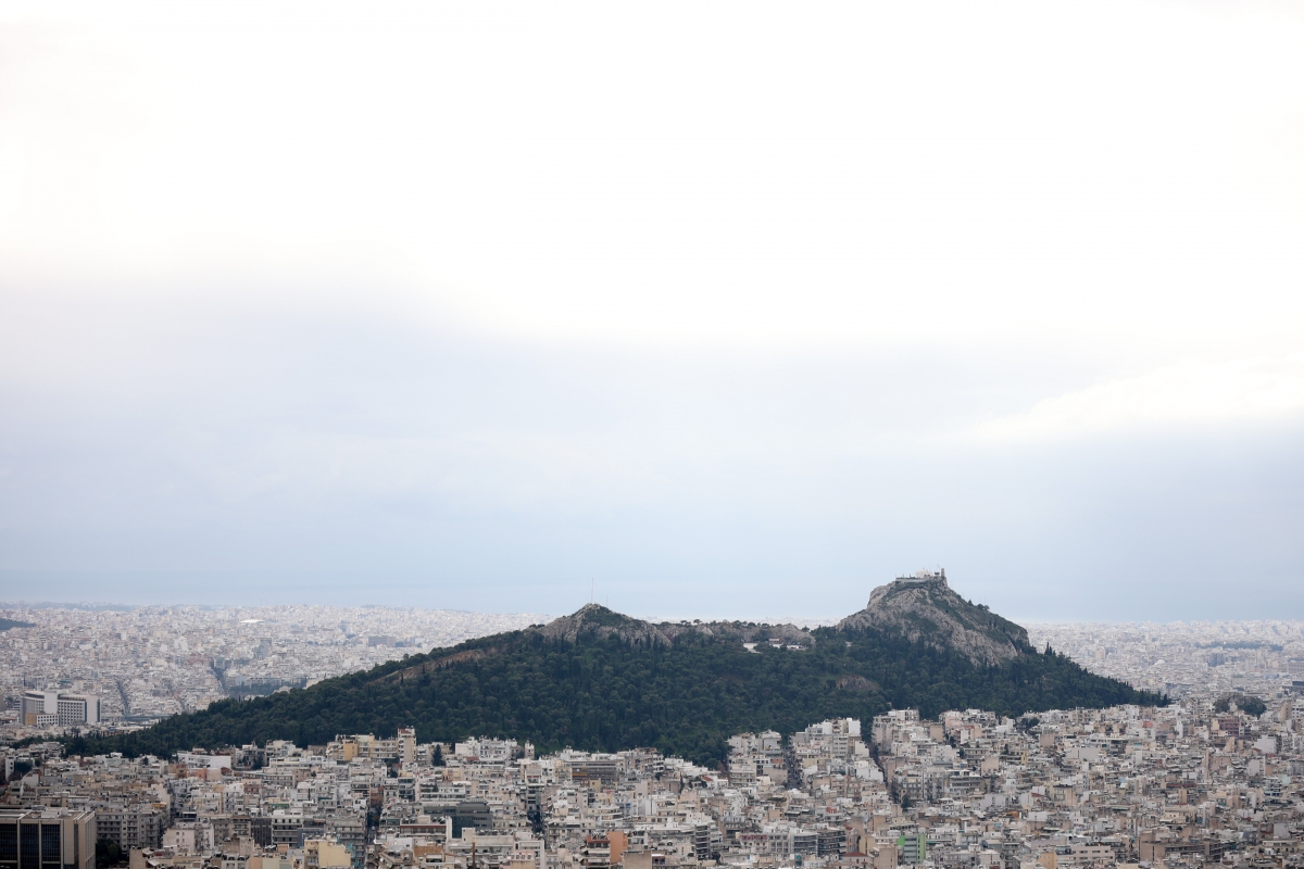 Επίθεση σε 22χρονη στον Λυκαβηττό: Την αγκάλιασε βίαια και την έριξε στο έδαφος