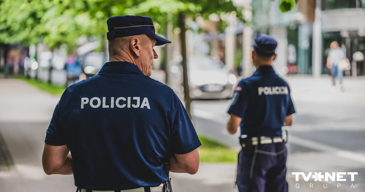 Policija sāk izmeklēšanu par sievietei Rīgas centrā uzmākušos vīriešiem