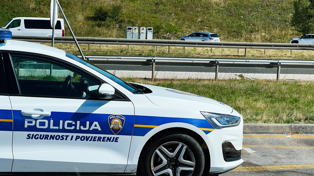 Slovenski državljani uhićeni u Istri: prijetili gostima, napali policajce