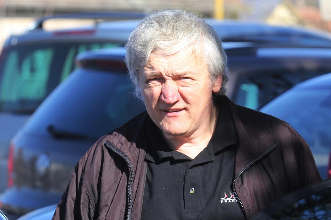 Vyšetřovatelé z NCOZ zabavili úředníkovi v Litoměřicích mobil a počítač