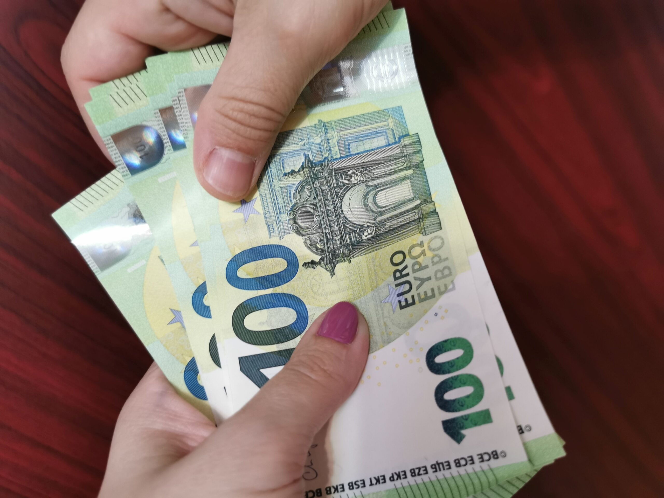 Ofițer de poliție din Buzău reținut pentru corupție: a cerut bani pentru a aranja un denunț penal