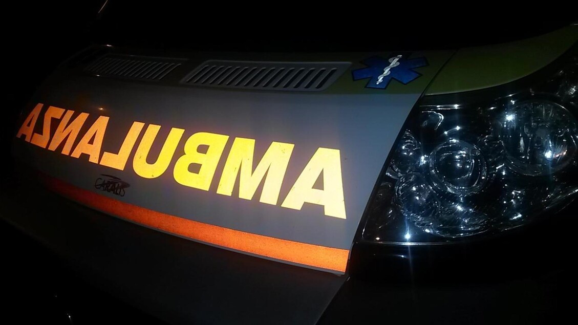 Pizzaiolo ucciso a coltellate a Reggio Emilia, ferita la sorella: assassino in fuga