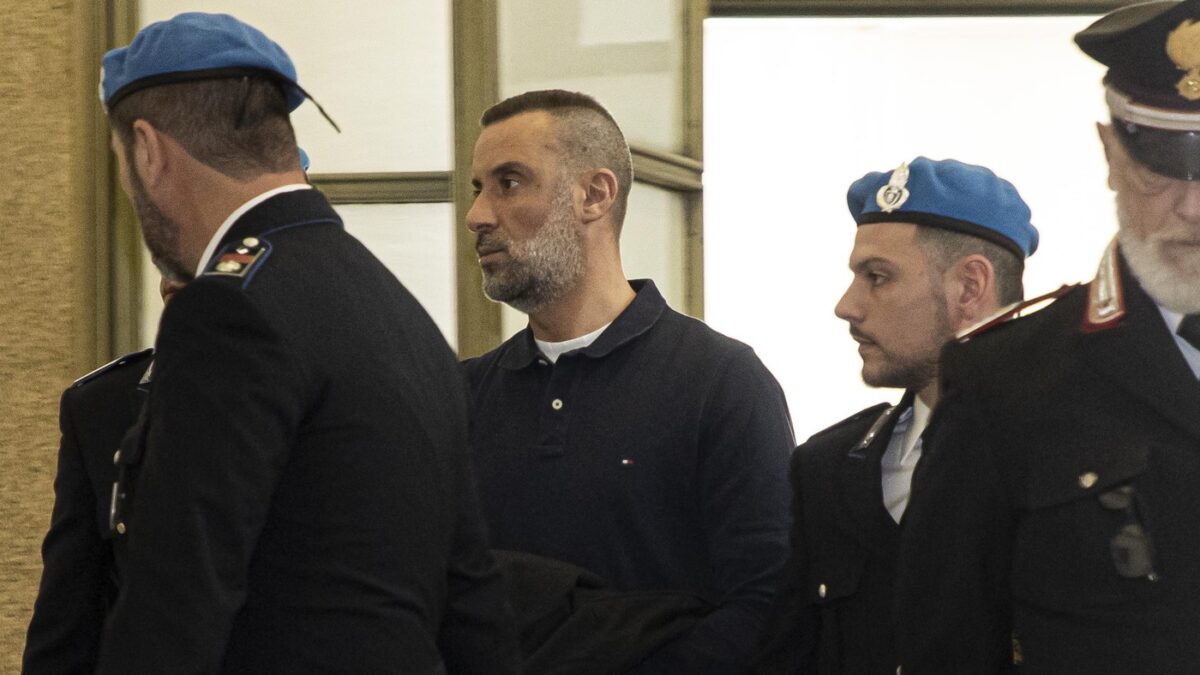 Poliziotto destituito dopo omicidio nel boschetto di Rogoredo a Milano