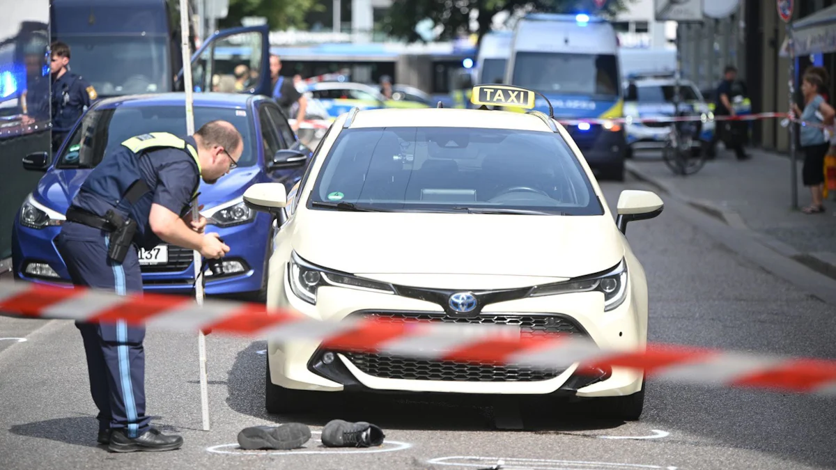 Taxifahrer fährt Lieferradler in München an – Polizei prüft vorsätzliche Tat