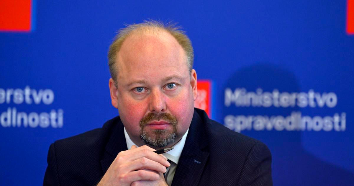 Ministr spravedlnosti žaluje soudkyni kvůli rozhodnutí, po němž otec zavraždil dceru