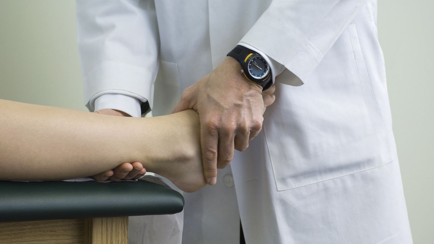 Ostéopathe condamné à deux ans ferme pour agressions sexuelles sur patientes à Courbevoie