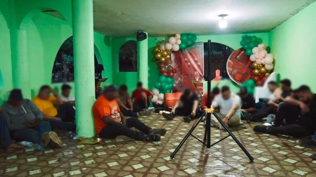 Prisión preventiva para 43 capturados en celebración vinculada a banda criminal en Guayaquil