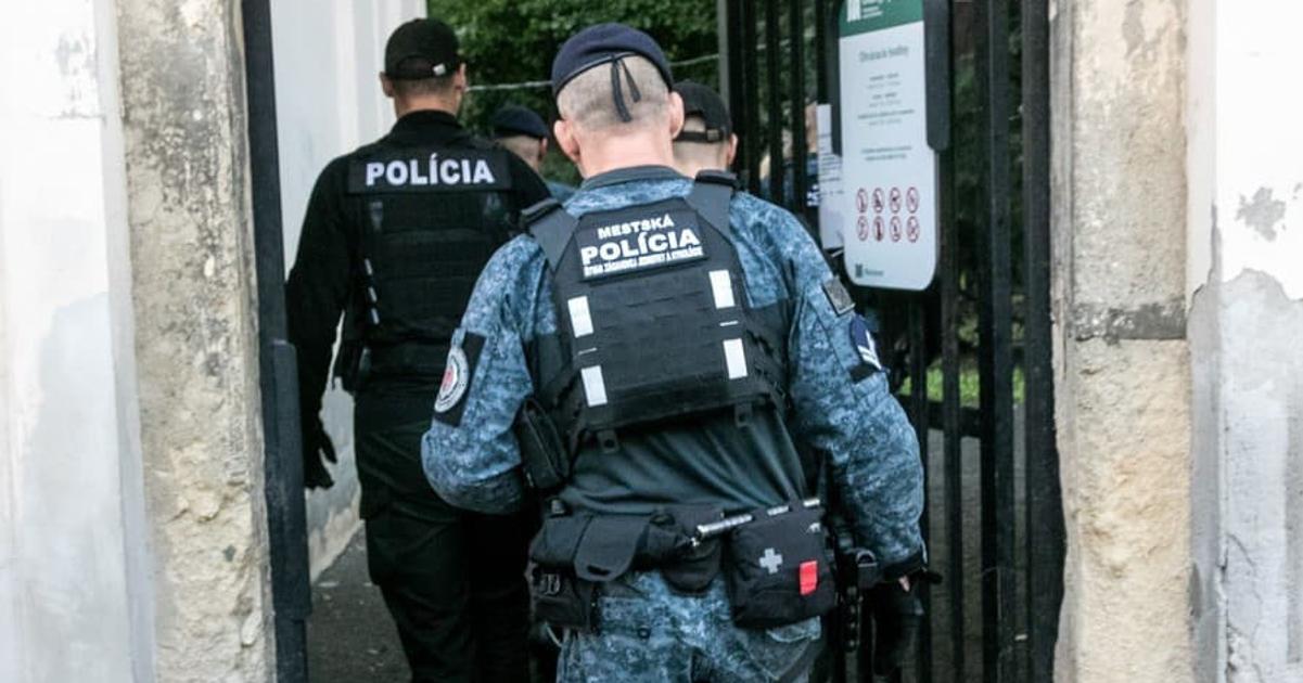 V Košiciach zadržali hľadaného muža v opustenej budove mäsokombinátu
