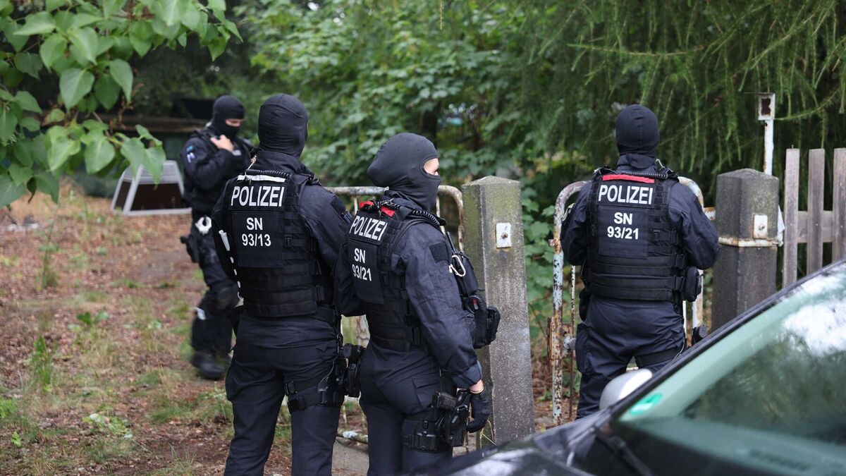 SEK-Einsatz in Sachsen: Waffen und Drogen bei Razzia beschlagnahmt