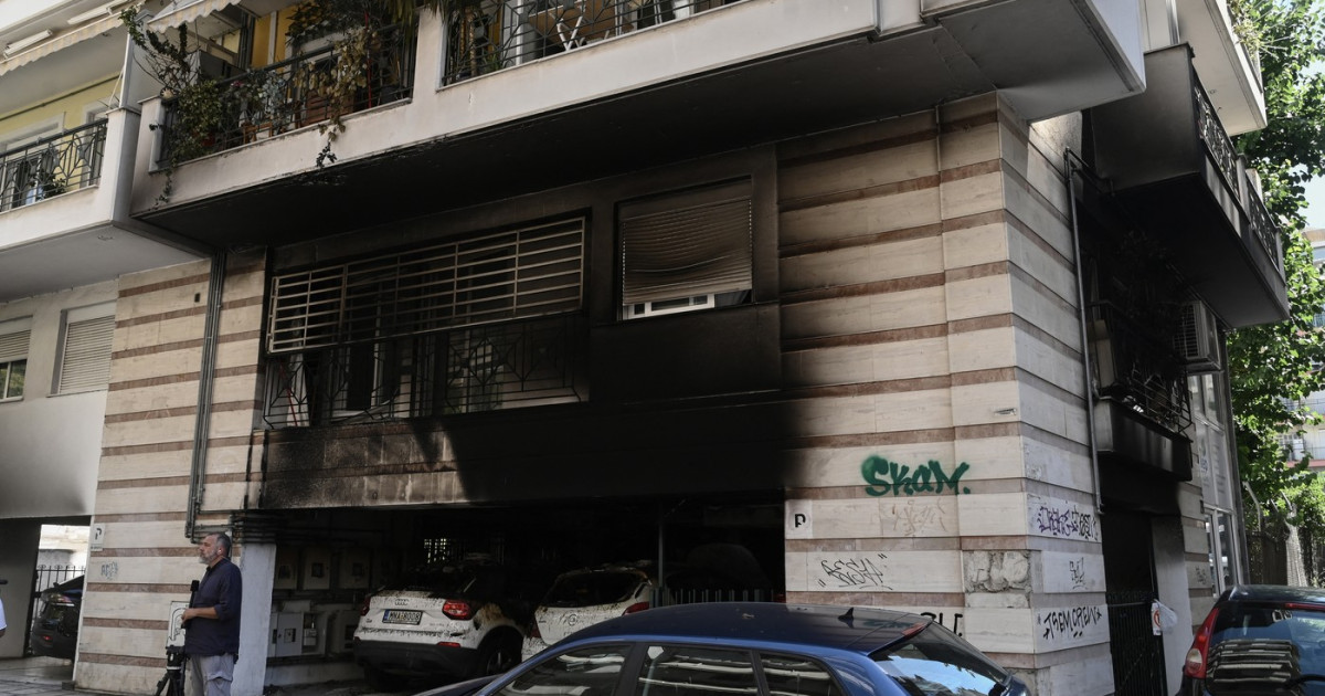 Εμπρηστικές επιθέσεις σε κατοικίες τριών στελεχών της Νέας Δημοκρατίας στη Θεσσαλονίκη – 5 τραυματίες