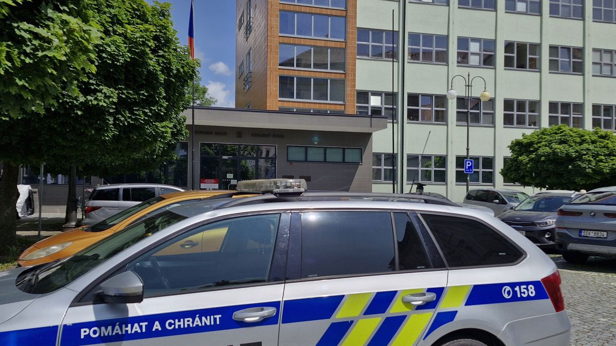 Manžel čelí soudu za údajnou vraždu partnerky fingovanou jako sebevraždu