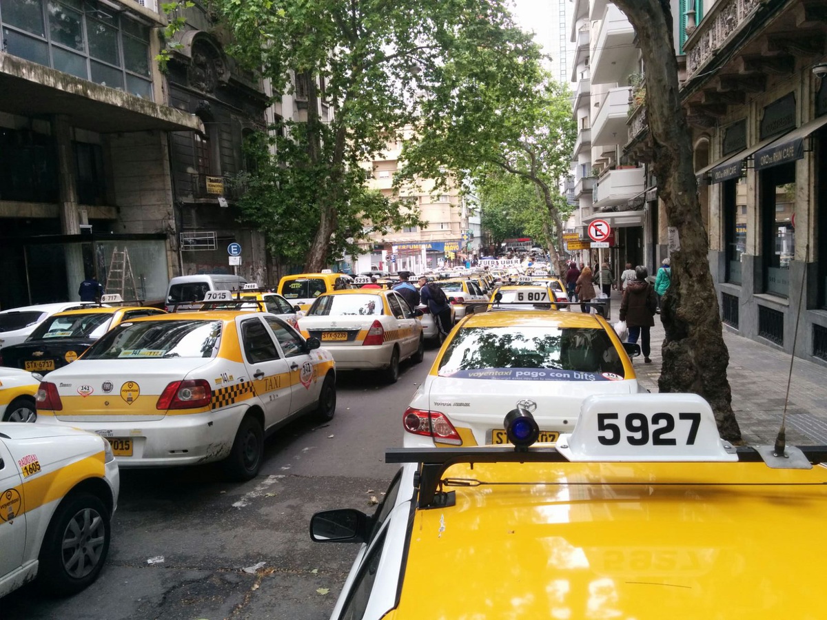 Conductor de taxi aprehendido tras homicidio en barrio capitalino; hallan explosivo en su vivienda