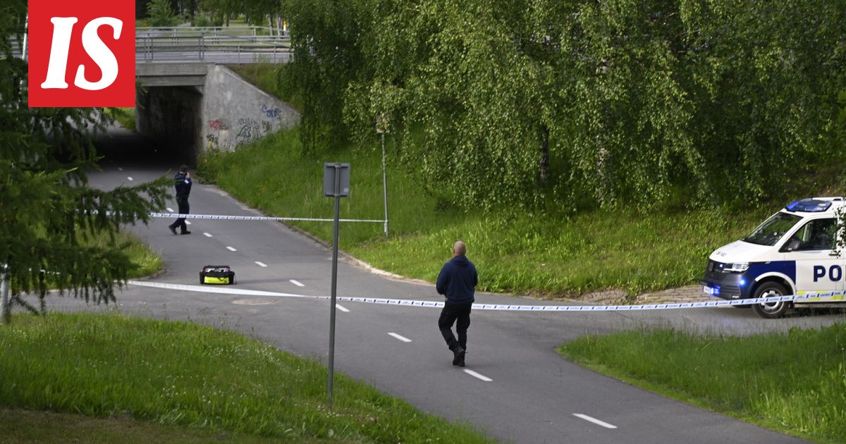Oulun poliisi jahtaa pyöräpuukottajaa – sarja hyökkäyksiä ulkomaalaistaustaisiin