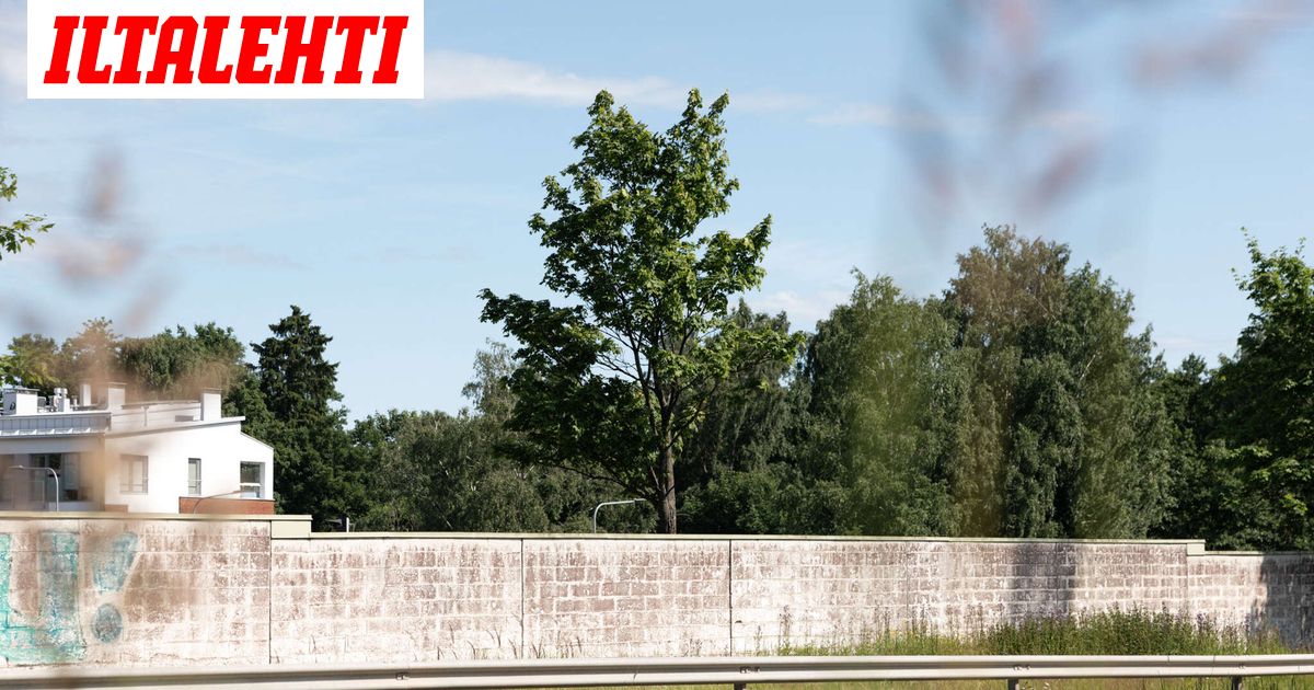 Taksikuski epäillään kahden kuolemantuottamuksesta Itäväylällä Helsingissä