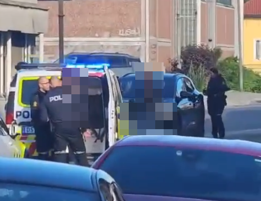 To unge mænd varetægtsfængslet efter stor politiaktion i Sarpsborg