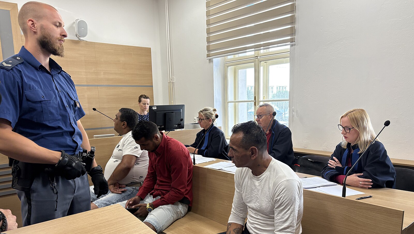 Zloději kabelů ochromili železniční koridor, soud je poslal do vězení