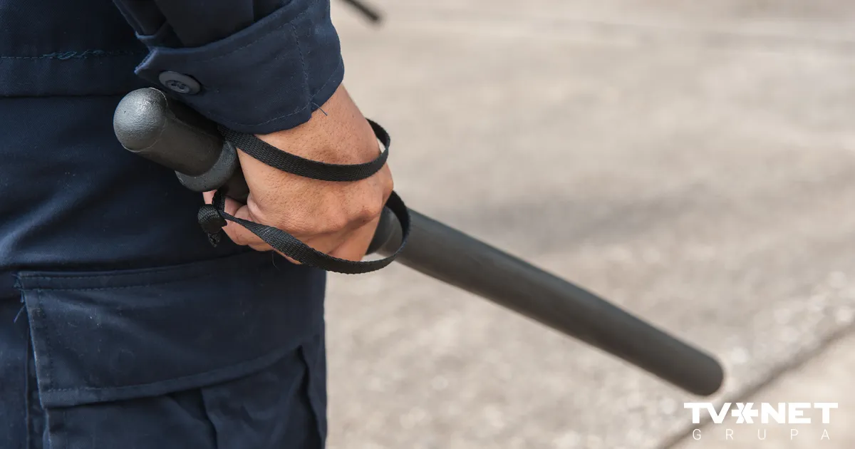 Valsts policijas darbinieks apsūdzēts par elektrošoka nelikumīgu pielietošanu