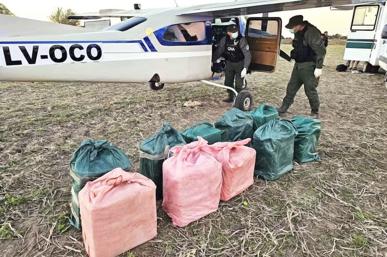 El narcotráfico del norte argentino cambia de método: ahora usa avionetas que aterrizan en el interior