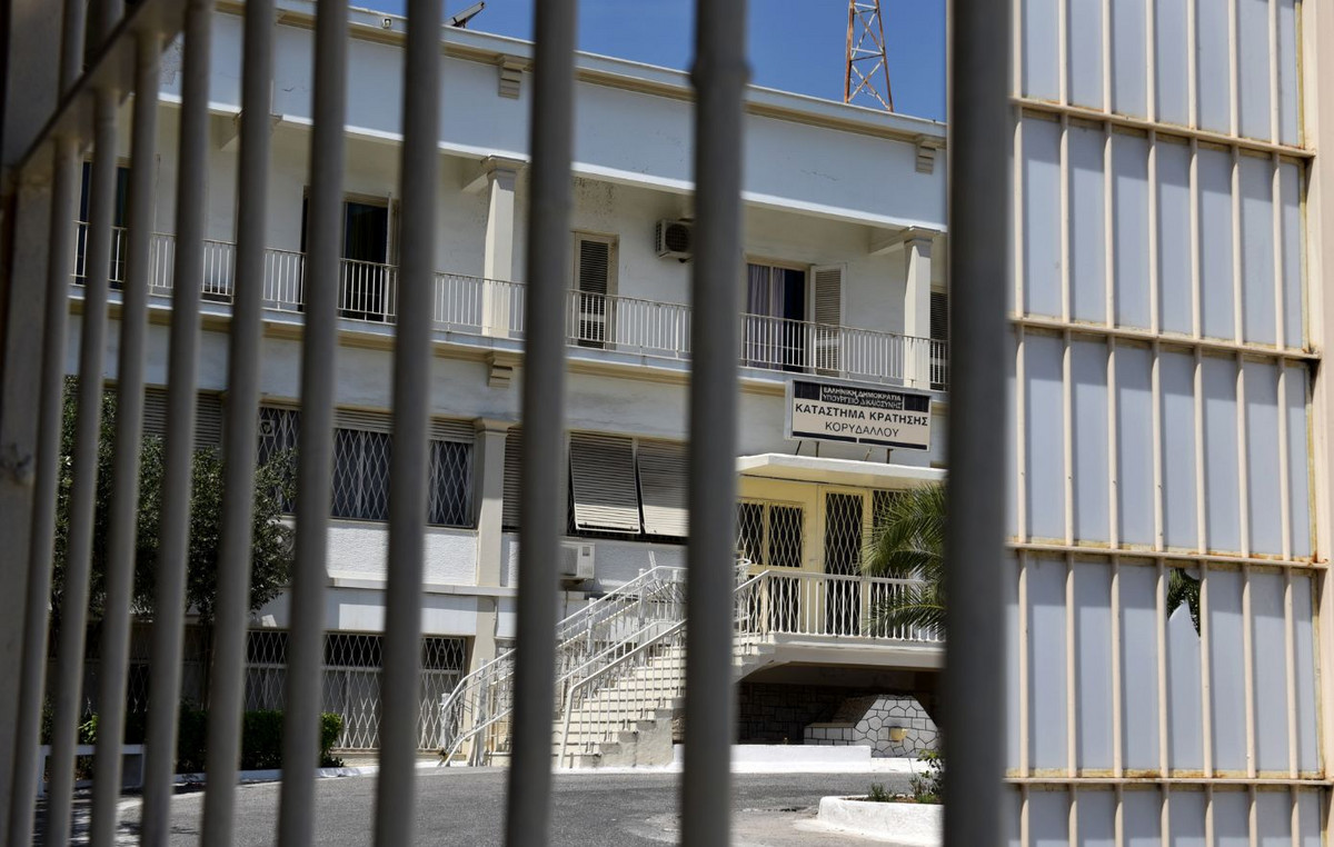 Εξάρθρωση εγκληματικής ομάδας βαρυποινίτη: Σχεδίαζαν βομβιστική επίθεση σε σπίτι σωφρονιστικού