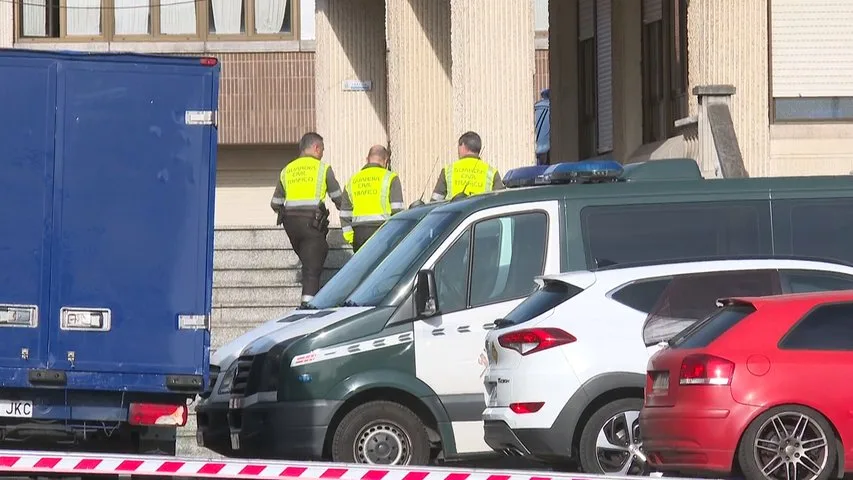 Detenido en Les Arriondes un hombre acusado de distribuir pornografía infantil