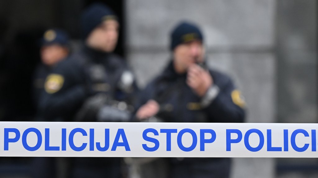 Kriminalisti razkrili večmilijonsko goljufijo pri vnosu avtomobilov v Slovenijo