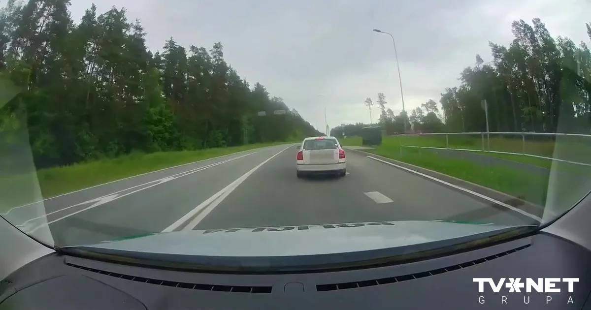 Ulbrokā autovadītājs pārvietojas ar mirušas personas apliecību; pasažieris izsludināts starptautiskā meklēšanā