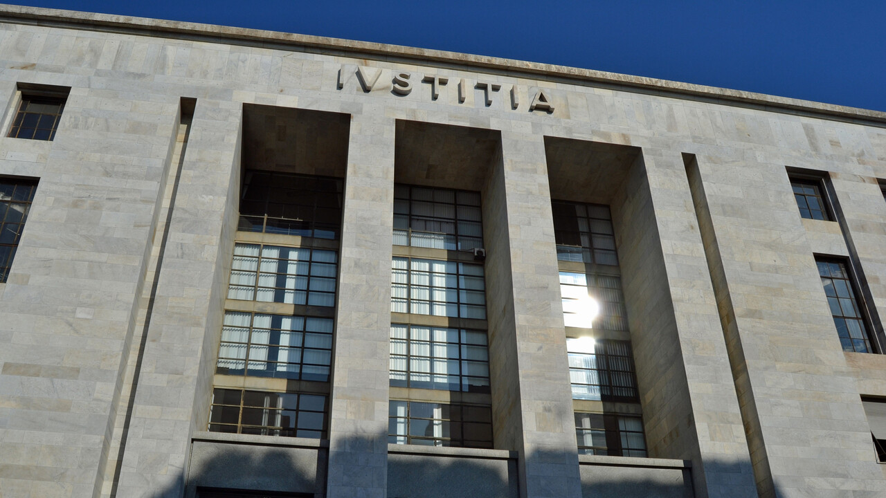 Milano: modello 23enne arrestato per violenza e stalking sull'ex fidanzata