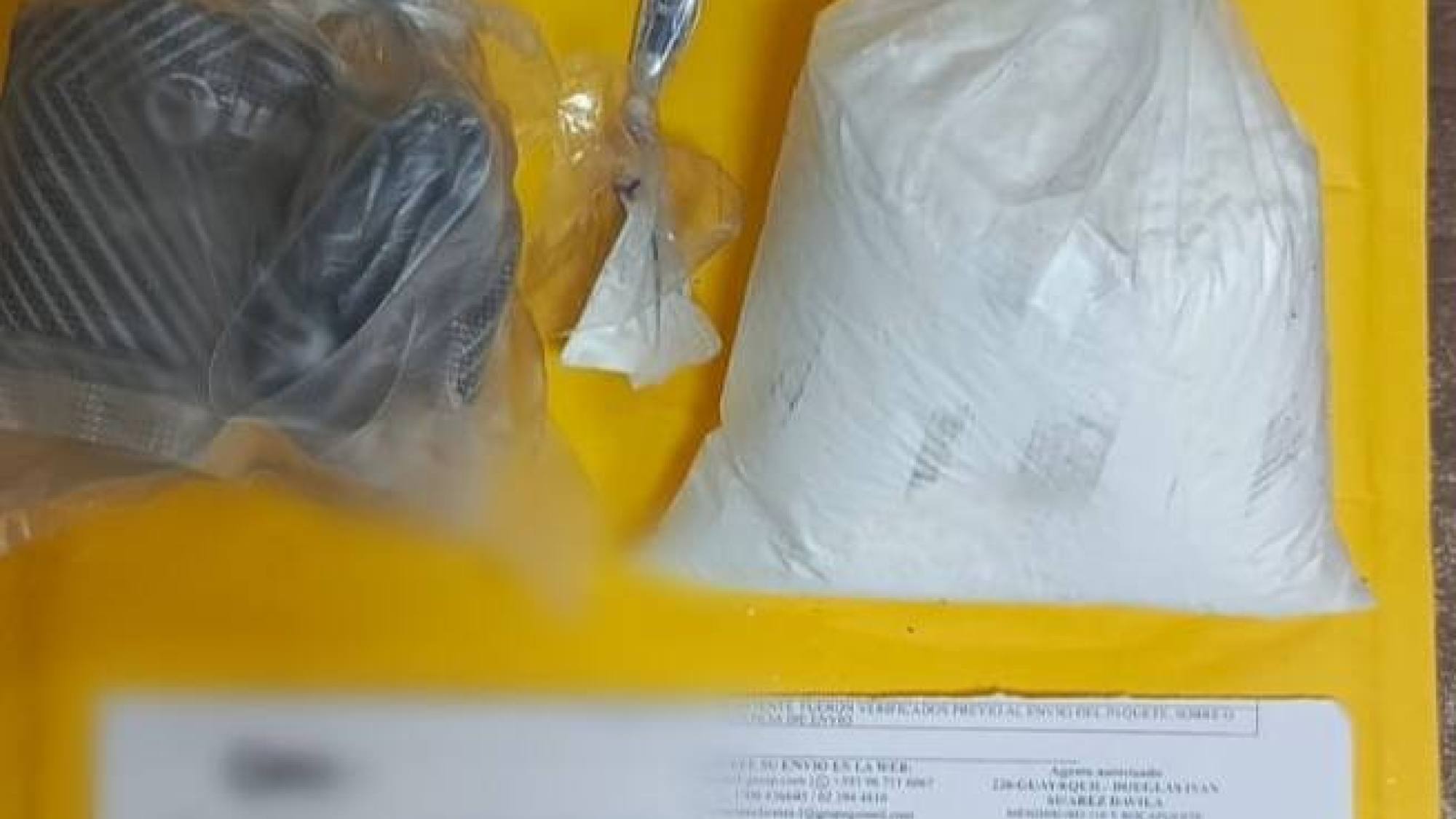 Decomisan casi 800 gramos de cocaína escondida en libretas escolares rumbo a España