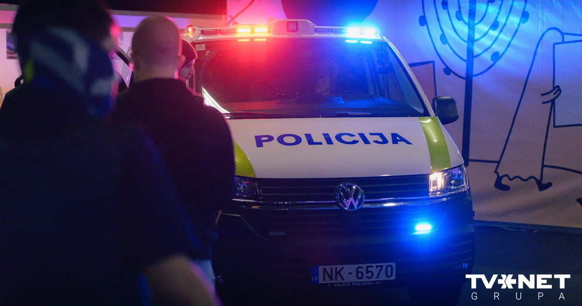 Trīs jaunieši apsūdzēti par ēkas un kapu dedzināšanu Daugavpilī