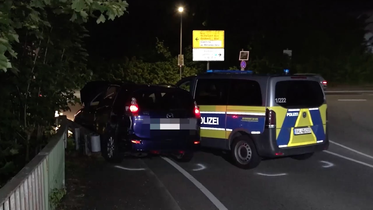 Gaggenau: Polizei stoppt Fluchtauto durch Rammmanöver – Fahrer betrunken