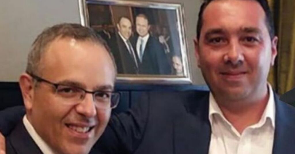 Theuma żamm ritratt ma' Schembri biex jibża' lilu, jisma' l-ġurija fil-proċess ta' Fenech